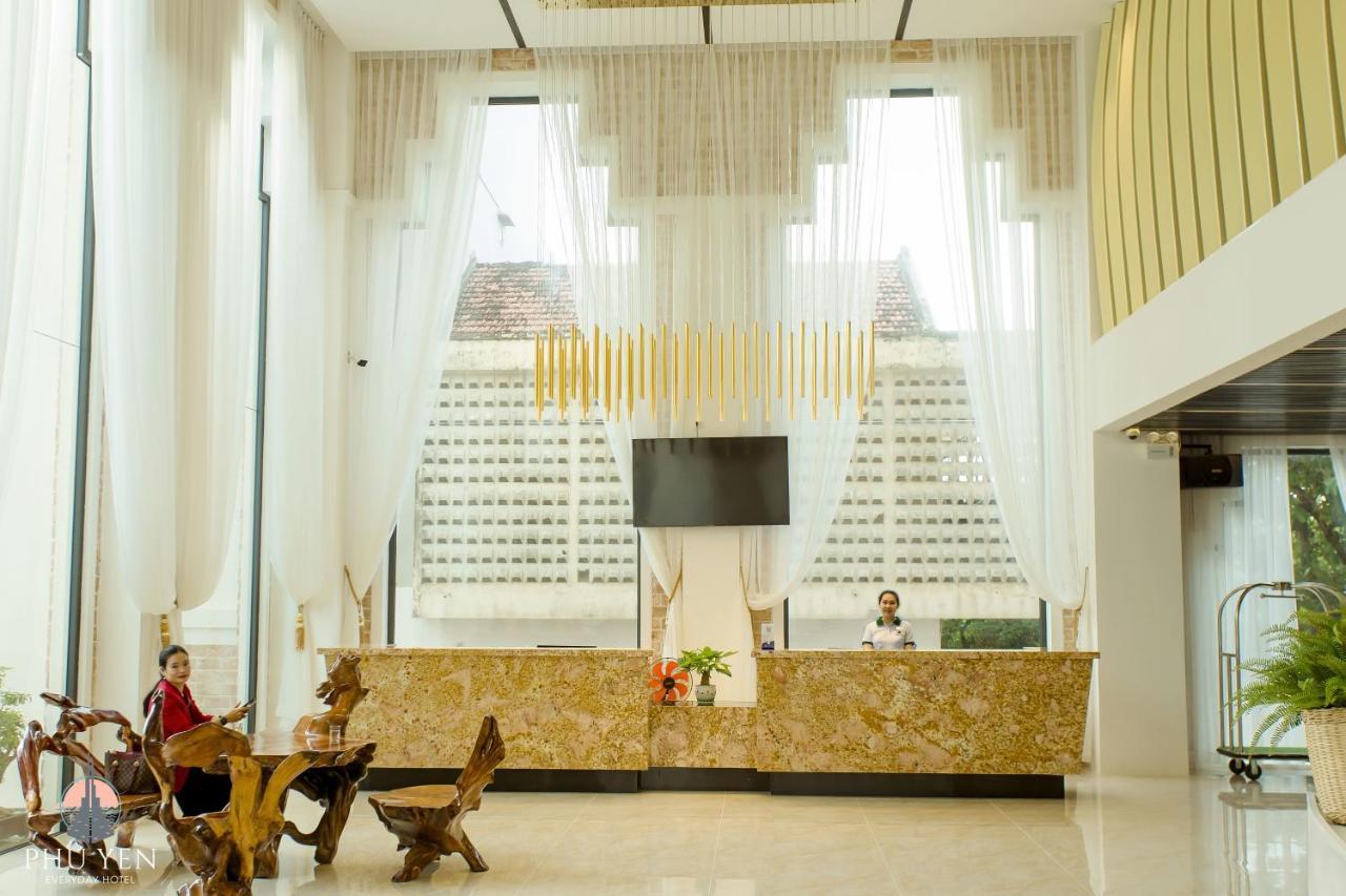 Phu Yen Everyday Hotel Туїхоа Екстер'єр фото