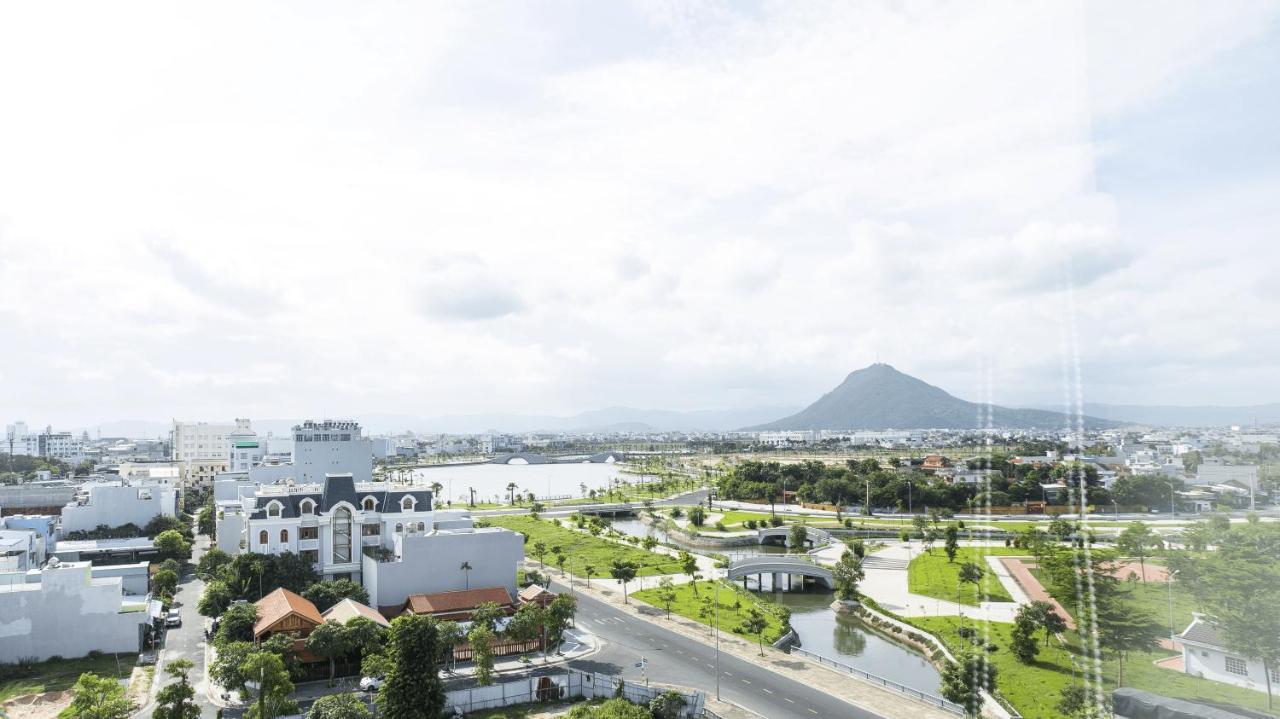 Phu Yen Everyday Hotel Туїхоа Екстер'єр фото